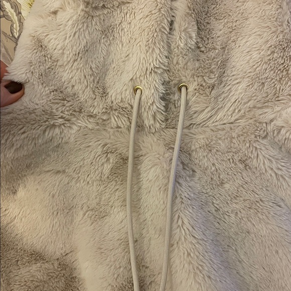 Truth by Republic Faux Sherpa Large EUC Amazing Cozy Cream Fuzzy Hoodie - Picture 13 of 16